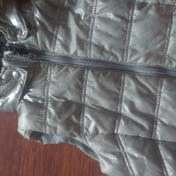 H&M vest - Picture 2 of 7